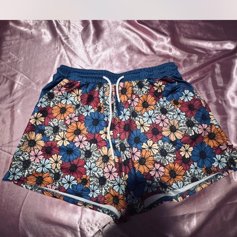 flower design shorts with pockets